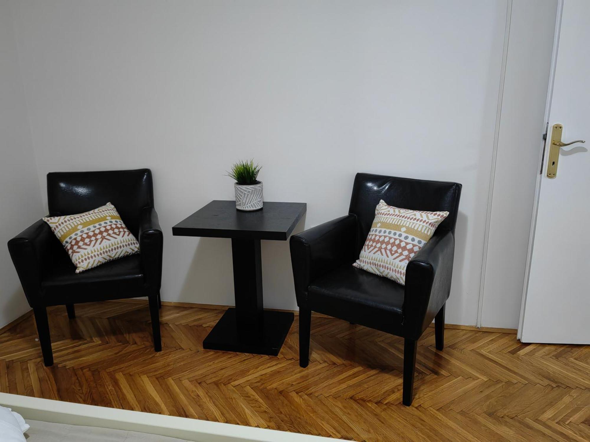 Orient Apartman Sremska Kamenica Bagian luar foto