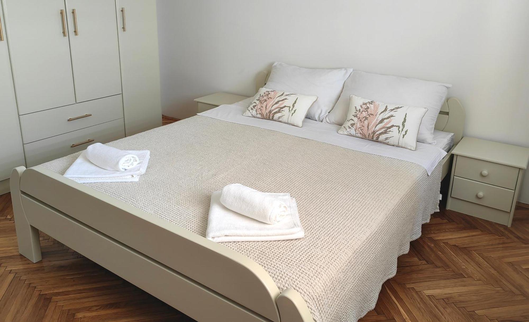 Orient Apartman Sremska Kamenica Bagian luar foto