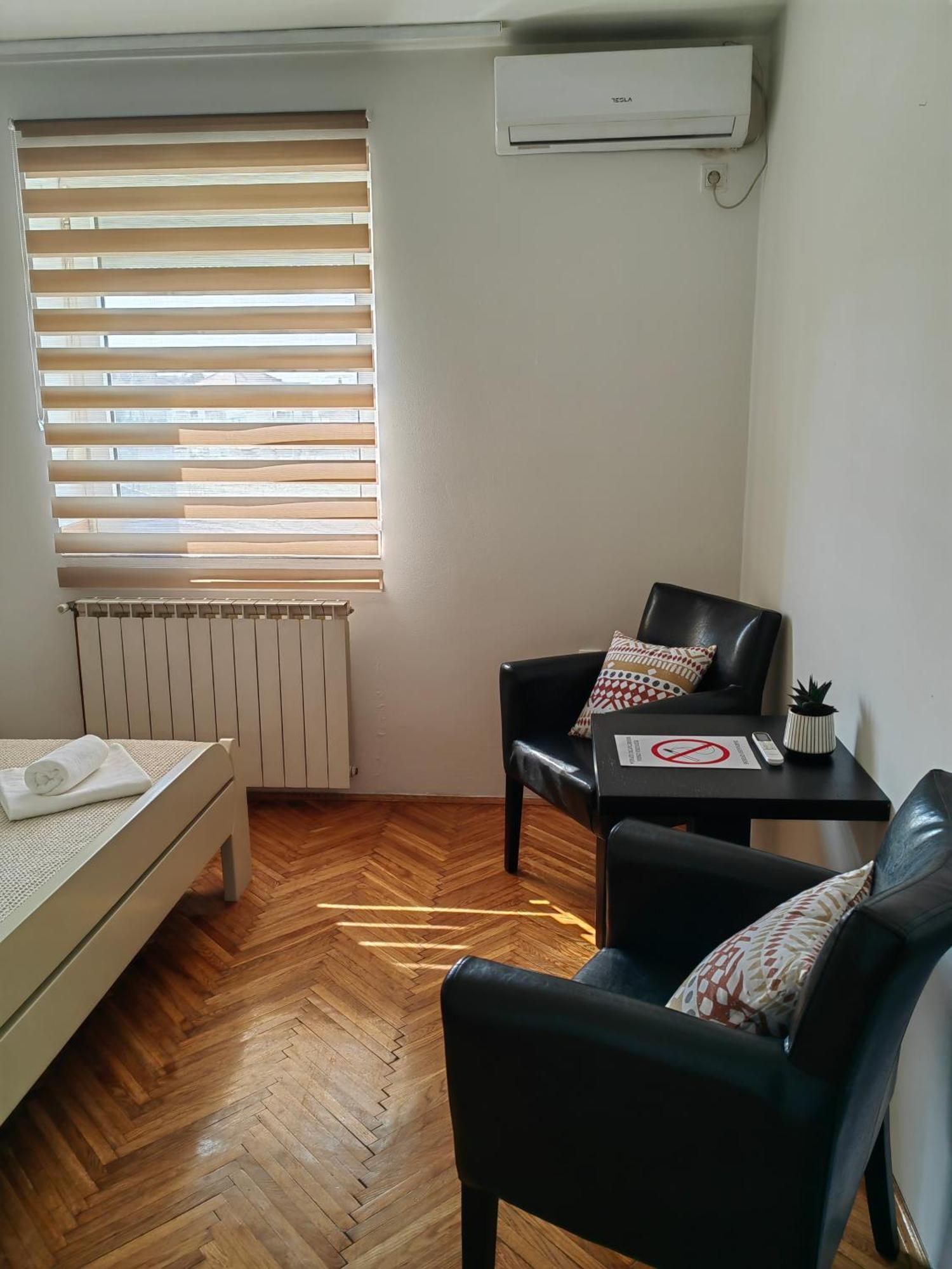 Orient Apartman Sremska Kamenica Bagian luar foto