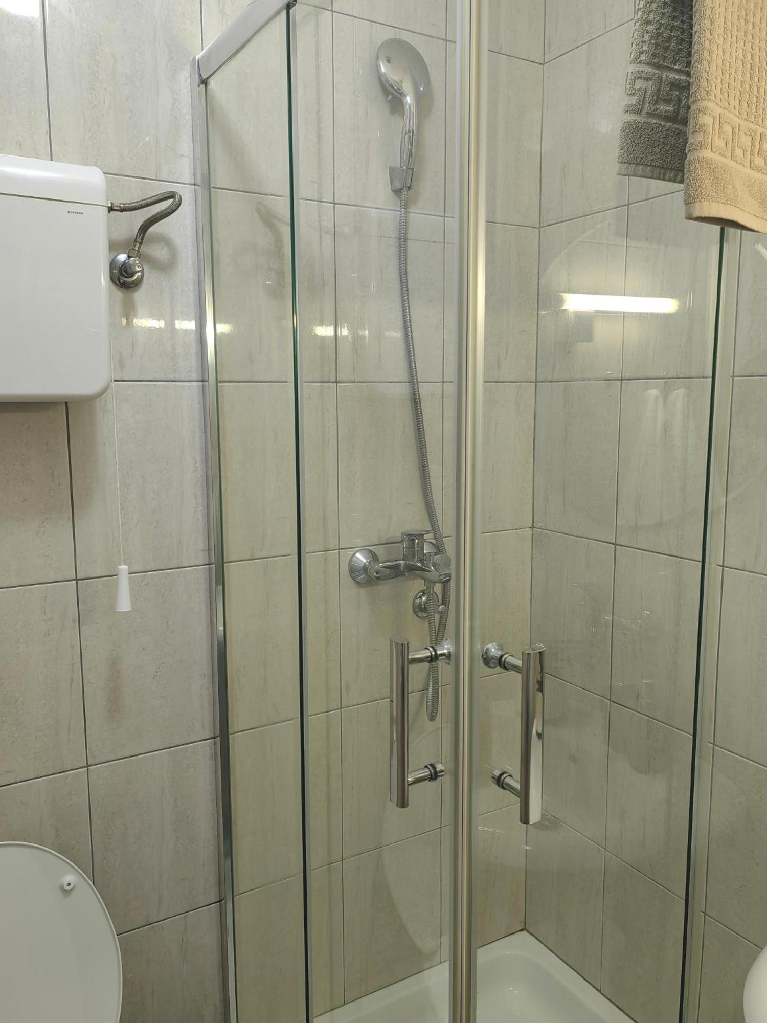 Orient Apartman Sremska Kamenica Bagian luar foto